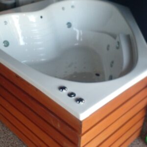 Hidromasaje esquinero 1.50×1.50 mts con deck